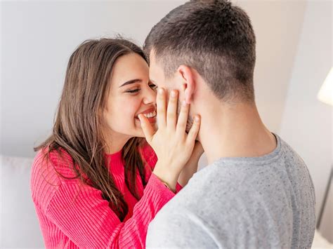 不意打ち キス 効果|効果的な「不意打ちキス」のタイミング3選 キュン .